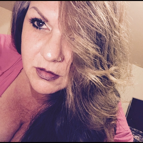 Meet your Posher, Lauren - Picture 3 of 8